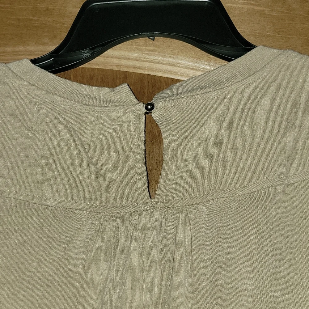 Boutique sequined tank. Never worn! - Picture 4 of 4
